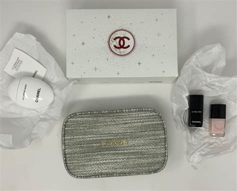 chanel 2022-23|Chanel 2022 holiday gift set.